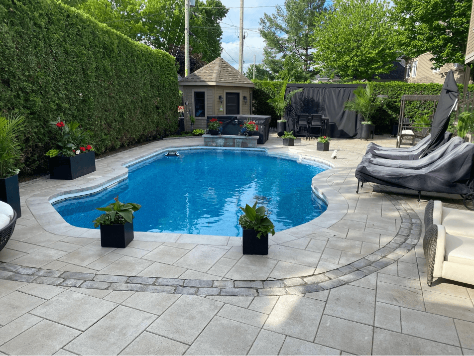 Une piscine aménagée Une piscine aménagée